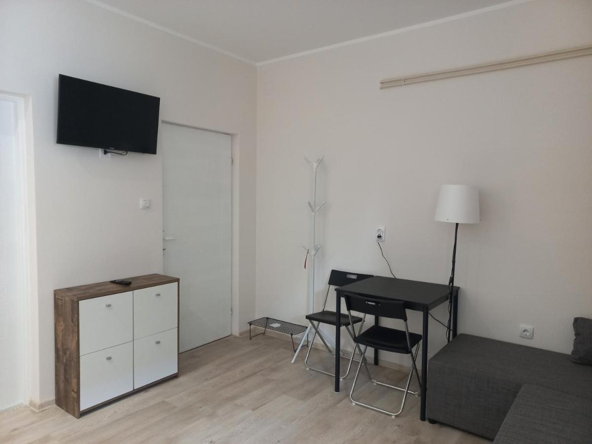 Apartament Kod Velikih Tuja Melenci Zewnętrze zdjęcie