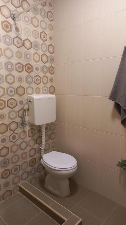 Apartament Kod Velikih Tuja Melenci Zewnętrze zdjęcie