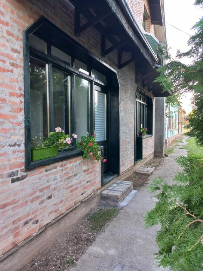 Apartament Kod Velikih Tuja Melenci Zewnętrze zdjęcie
