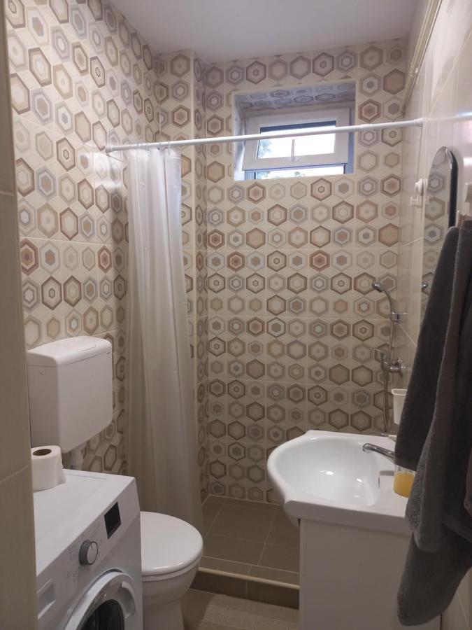 Apartament Kod Velikih Tuja Melenci Zewnętrze zdjęcie