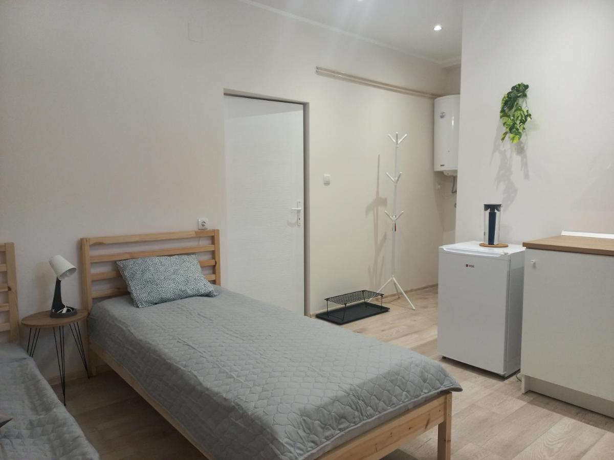 Apartament Kod Velikih Tuja Melenci Zewnętrze zdjęcie
